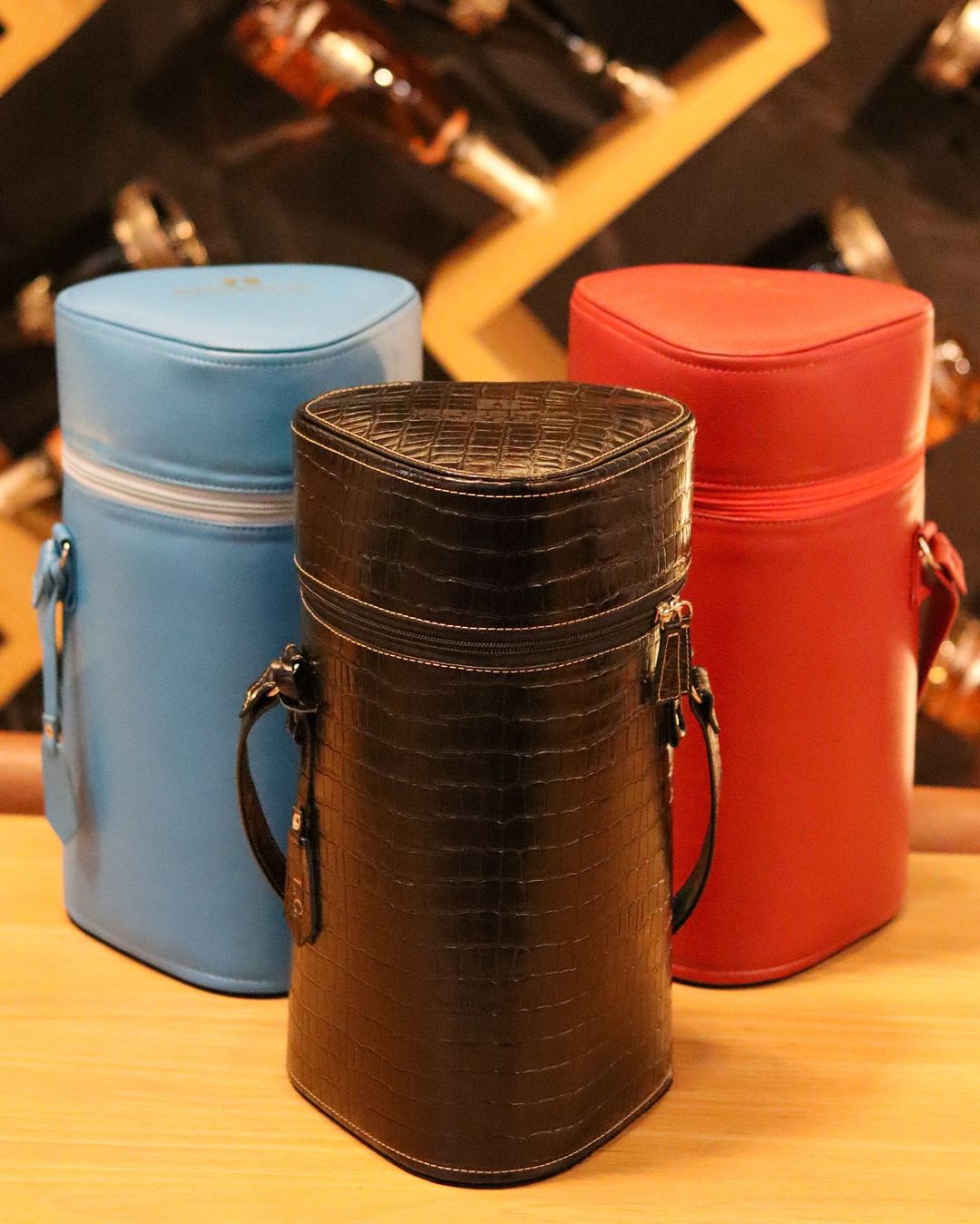 Bag de Couro Legítimo – Para Vinhos e Taças, Disponível em Diversas Cores